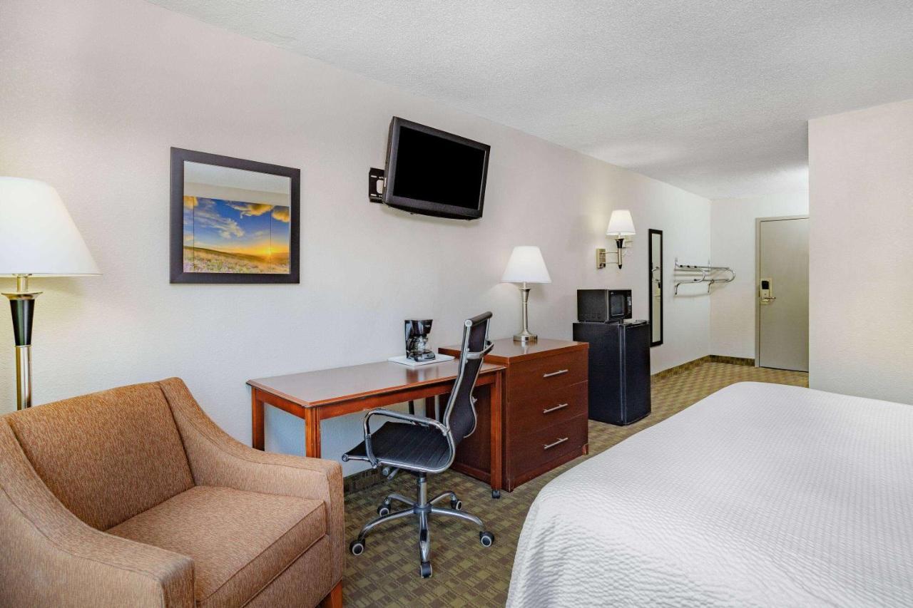 Days Inn By Wyndham Cambridge Kültér fotó