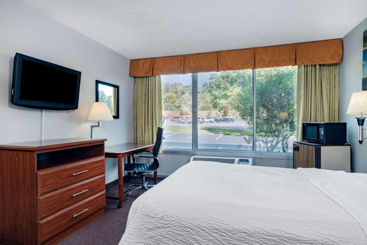 Days Inn By Wyndham Cambridge Kültér fotó